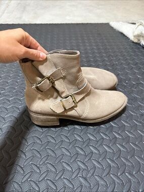 Tamaris Women’s Suede Ankle Buckle Boot in Beige EU 38 Womens 7.5